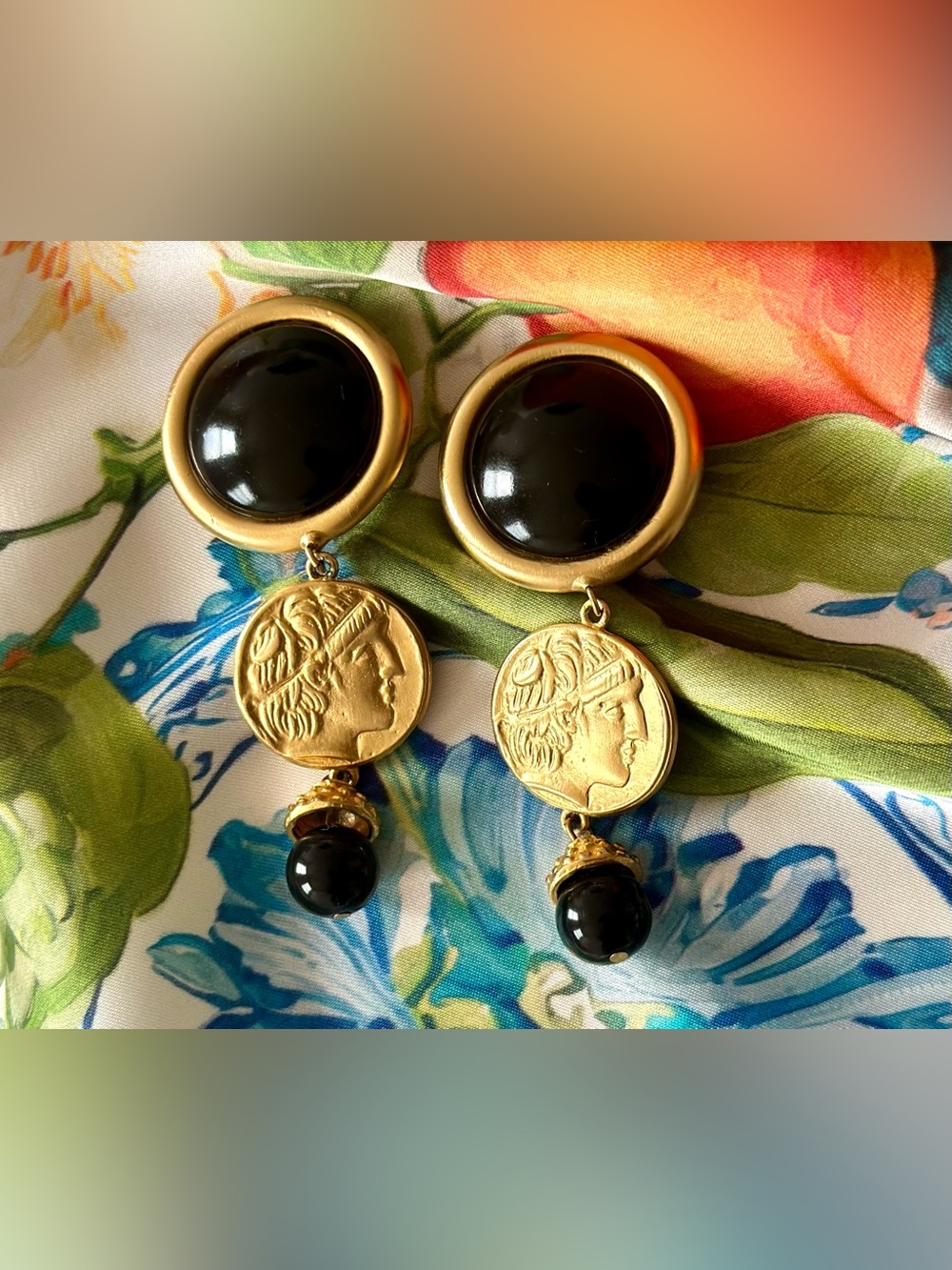 VTG Les Bernard VC Vogue Gold-Plated Greco-Roman Medallion Clip-On Earrings OS